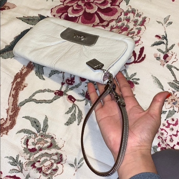 SALE❤️Coach Leather Wristlet - Picture 4 of 7